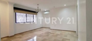 Casa en Kennedy con 276m², BBQ, jacuzzi y guardianía