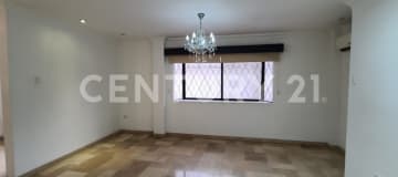 Casa en Kennedy con 276m², BBQ, jacuzzi y guardianía