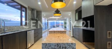 Casa de lujo en Nayón con piscina y jacuzzi