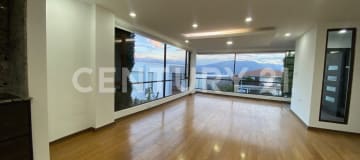 Casa de lujo en Nayón con piscina y jacuzzi