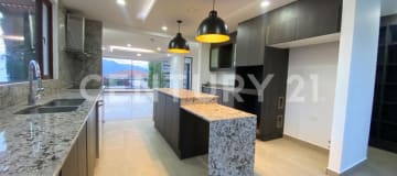 Casa de lujo en Nayón con piscina y jacuzzi