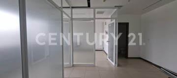 Oficina en alquiler - Edificio Emporium, $700 + alícuotas