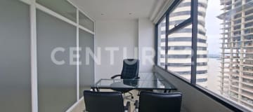 Oficina en alquiler - Edificio Emporium, $700 + alícuotas