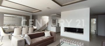 Depto. amoblado en Yoo Cumbayá: 270m² con jacuzzi y terraza