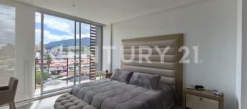 Depto. amoblado en Yoo Cumbayá: 270m² con jacuzzi y terraza