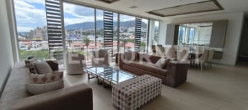 Depto. amoblado en Yoo Cumbayá: 270m² con jacuzzi y terraza