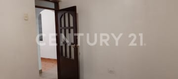 Casa de varios pisos con jacuzzi y suite independiente
