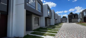 Tumbaco, CASA INDEPENDIENTE en venta con jardín, en exclusivo conjunto C17