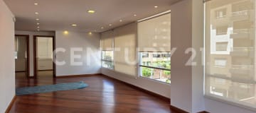 Depto 3 dormitorios en piso 4 con vista, acabados de lujo y áreas sociales