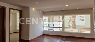 Depto 3 dormitorios en piso 4 con vista, acabados de lujo y áreas sociales