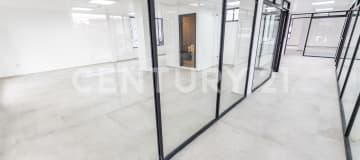 Local comercial 27m² en edificio Ardenas, sector Rumipamba