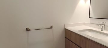 AB. Renta Departamento 2 dormitorios con balcón. Piso 22.