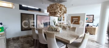 Casa majestuosa en Samborondón - 572 m2 con piscina y 5 dormitorios