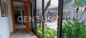 Casa majestuosa en Samborondón - 572 m2 con piscina y 5 dormitorios