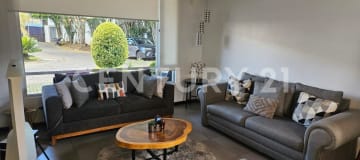 Venta casa moderna en Tumbaco, 3 hab, 2.5 baños
