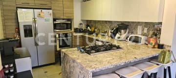 Venta casa moderna en Tumbaco, 3 hab, 2.5 baños