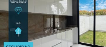 Venta Casa en conjunto. Ubicado en Puembo, Vía Arrayanes. SC