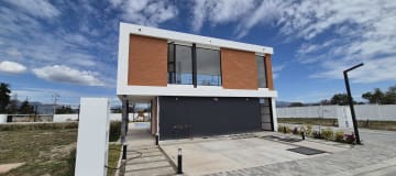Terreno en venta en Puembo, dentro de una urbanización exclusiva de baja densidad