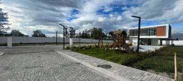 Terreno en venta en Puembo, dentro de una urbanización exclusiva de baja densidad