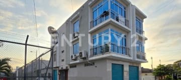 Edificio rentero en Ballenita con 3 locales y alta demanda