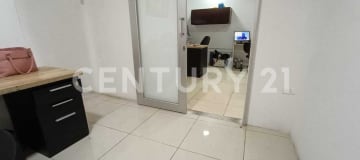 Propiedad con 12 oficinas, piscina y garaje en Urdesa. $300K