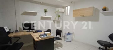 Propiedad con 12 oficinas, piscina y garaje en Urdesa. $300K