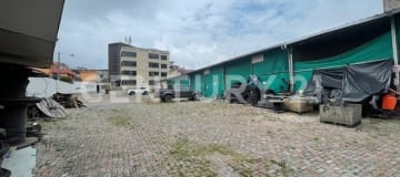 Edificio comercial 4 pisos + terraza con ingresos por antenas