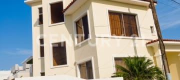 Casa en Atacames con piscina y terreno de 280 m²