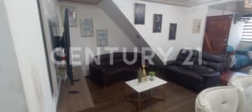 Casa rentera con 2 locales, dpto. y suite en Los Esteros