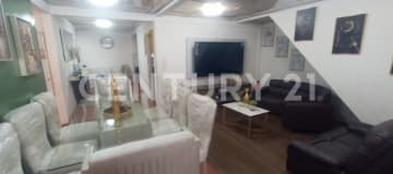 Casa rentera con 2 locales, dpto. y suite en Los Esteros