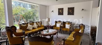 Casa exclusiva de 573m² con cancha, BBQ y 7 dormitorios