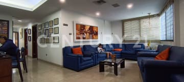 Edificio corporativo en Kennedy, 700m² y 5 niveles