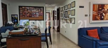 Edificio corporativo en Kennedy, 700m² y 5 niveles