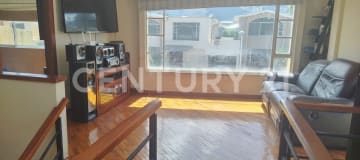 Casa en Valle de Los Chillos, 3 dormitorios, 212 m²