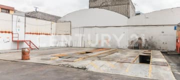 Terreno 4,802m² + casa 3 pisos en sector estratégico
