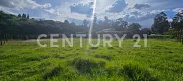 Lote de 1,050 m² en Sangolquí con alta plusvalía y permisos listos
