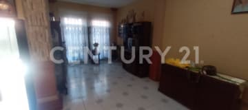 Casa 5 hab, 3 niveles, terraza y garage en Los Jazmines Sur