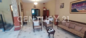 Casa 5 hab, 3 niveles, terraza y garage en Los Jazmines Sur