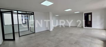 Local comercial en Av. República, 60 m² con vista frontal