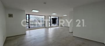 Local comercial en Av. República, 60 m² con vista frontal