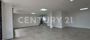 Local comercial en Av. República, 60 m² con vista frontal