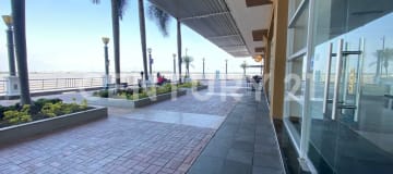 Local comercial frente al Río Guayas en Puerto Santa Ana