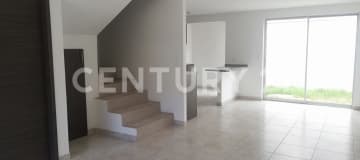 Casa estreno en Alcázar: 3 niveles, piscina y gimnasio