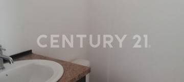 Casa estreno en Alcázar: 3 niveles, piscina y gimnasio
