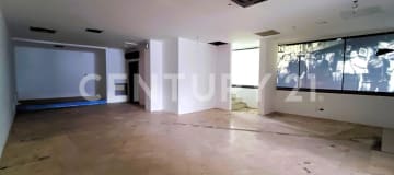 Local esquinero de 140m² en Torres del Norte con alta visibilidad
