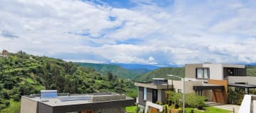 VENTA CASA 3 DORMITORIOS 182 m² conjunto privado, Alta vista de Nayón. G.Be_Aqt.