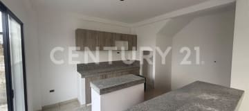 Casa en venta con 3 dormitorios y piscina en urbanización con amenities