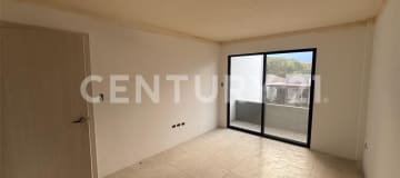 Casa en venta con 3 dormitorios y piscina en urbanización con amenities