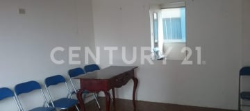 Oficina en Cotocollao: 2 ambientes y parqueadero cubierto