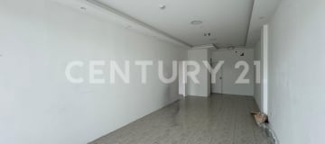 Local 36m² en plaza comercial con alto tráfico peatonal